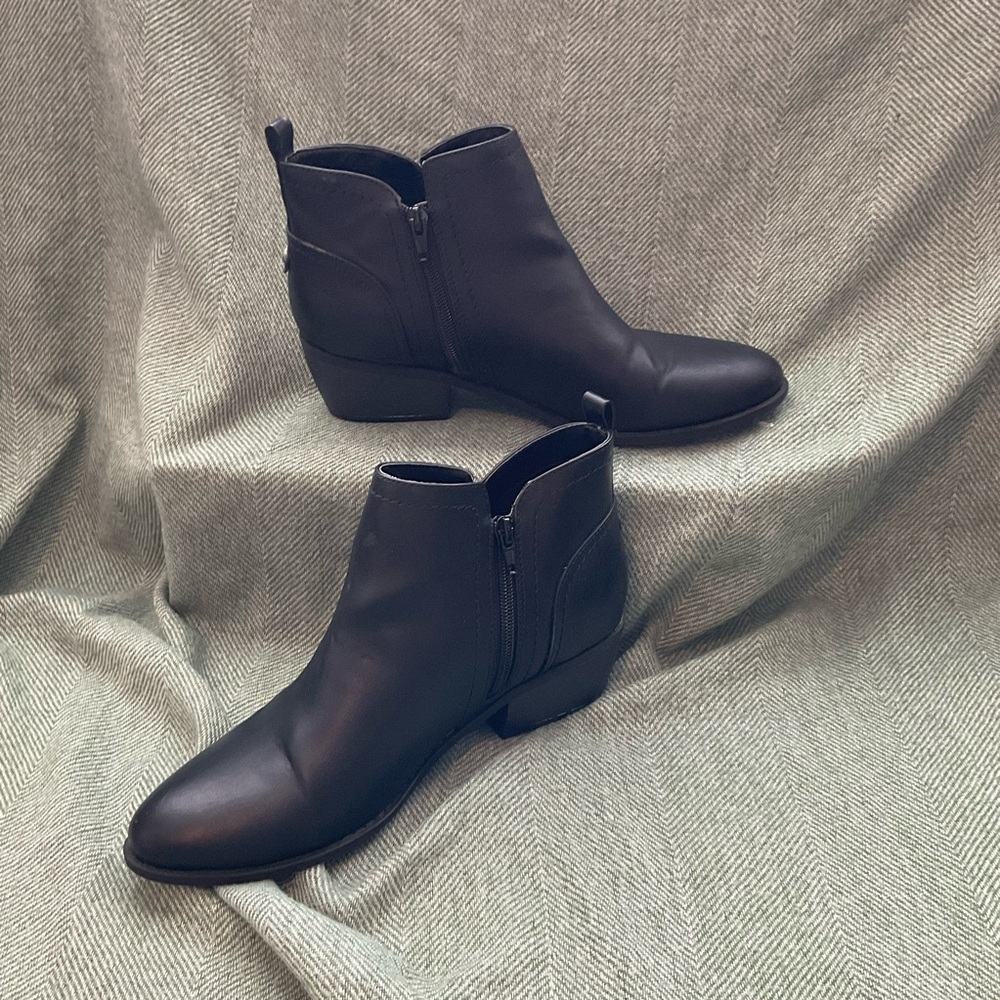 G by Guess Black Ankle Booties gently used Size 9.5